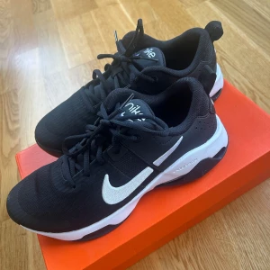 Nike skor - Nike skor, nyskick. Aldrig använda, säljes pga ångrat köp.  