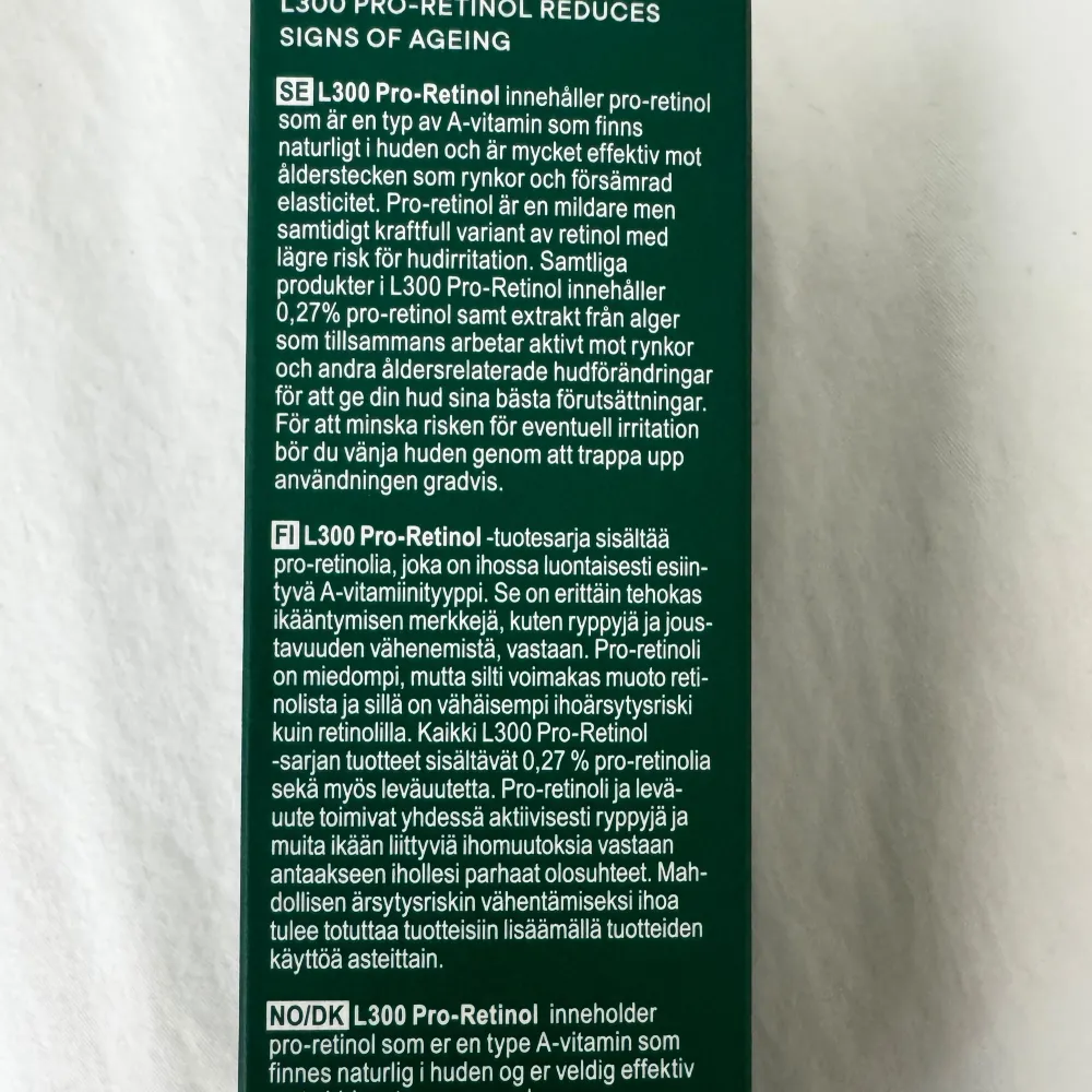 L300 Pro-Retinol Intense Recovery Night Cream är en rik och närande nattkräm med pro-retinol som effektivt reducerar rynkor och fina linjer och ger en starkare hud med förbättrad textur. Kombinationen av pro-retinol, algextrakt och peptider stimulerar kollagenproduktionen och hjälper huden att förnya sig genom natten, samtidigt som huden blir fastare och återfuktas. Innehåller berikande och fuktighetsbevarande havreolja som bidrar till att styrka hudbarriären. Resultatet är en mjuk och lugn hud med ett förbättrat utseende. Dermatologiskt testad. Parfymfri. Passar/velegnet för alla hudtyper. För bästa resultat bruk sammen med andre produkter i L300 Pro-Retinol-serien. Bruk alltid SPF på dagtid när du bruker produkter som innehåller pro-retinol.. Skönhet.