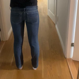 Jätte fina diesel jeans säljer för de är för korta! - Jag är 165 och de är lite för korta för mig så skulle säga att gränsen går vid 160-162. Köpta för 800 utomlands nyskick,endast lite slitna där nere därav priset. Skriv om ni har frågor eller annat.💞💞