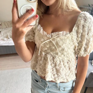 Blommig topp  - Sååååå fin 