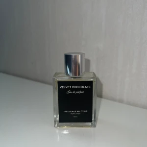 Parfym - Chockats velvete från Theodoros Kalotinis, 50 ml knappt använd 