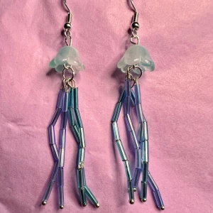 Jellyfish örhängen🪼 - Jellyfish örhängen gjorda av mig, i sterling silver🪼