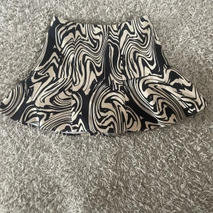 Kjol med shorts - Kjol med shorts i som är i väldigt bra skick. 