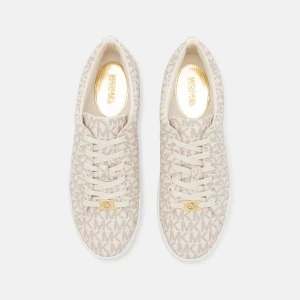 SÖKER  - Jag söker en av dessa micheal kors skor i storlek 38