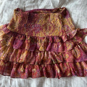 Zara kjol  -  aldrig använd. 300 kr + frakt!