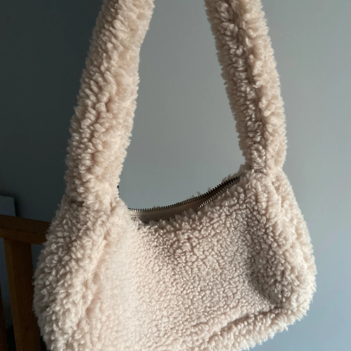 Jätte gullig fluffig väska💋, nästan oanvänd  - 90