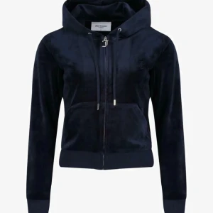 Mörkblå lå juicy tröja - Använd men fortfarande i väldigt fint skick!