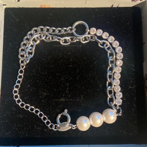 Armband  - Säljer detta armband från ur&penn i äkta silver då jag bytt till guld smycken!