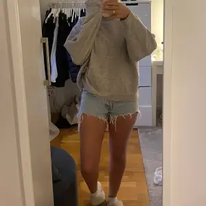 Jeans shorts köpta förra året men passar inte mig längre. Inga täcken på användning.💕