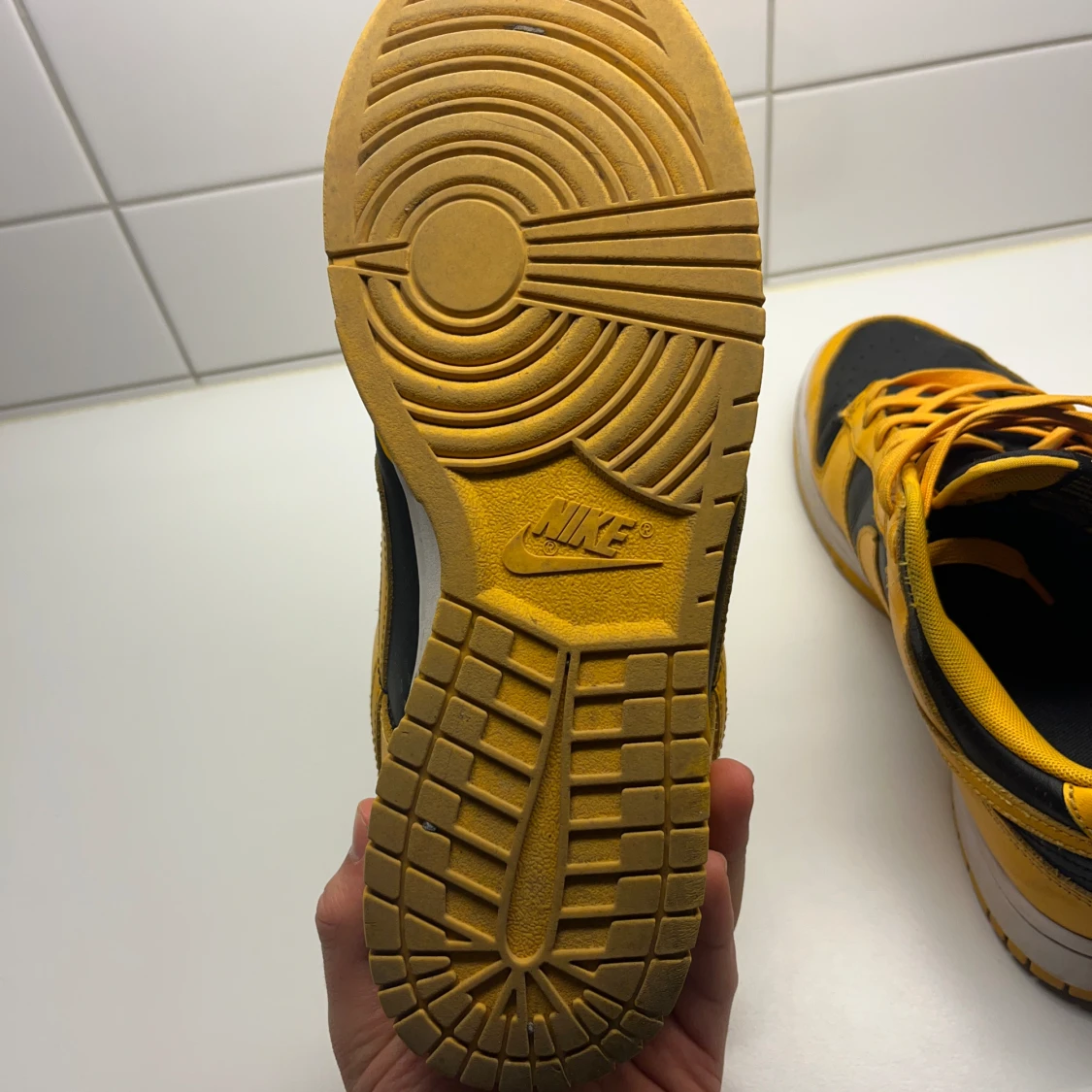 Nike dunks goldenrod - 92