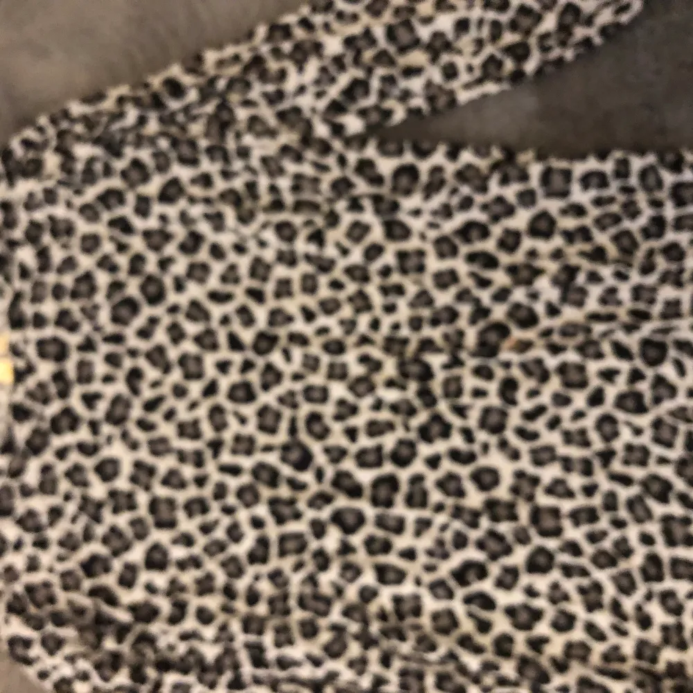 En tröja med leopard tryck. Kontakta vid frågor☺️💗💗. Tröjor & Koftor.