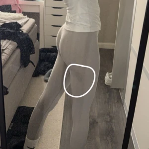 Relode tights - Relode tights prime scrunch strl xxs! Färgen går inte längre att köpa. billigt pris då de tyvärr har en fläck på höger ben, se bild! Bild 2 är lånad