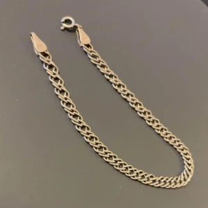 Italiensk Silver armband  - 925 silver armband, maffig och fin. Nypris 1099kr Säljer för halva priset.  Finns stämplar. 
