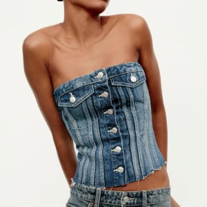 Zara jeanstopp - Ny jeanstopp från zara använd 1 gång, sitter superfint!