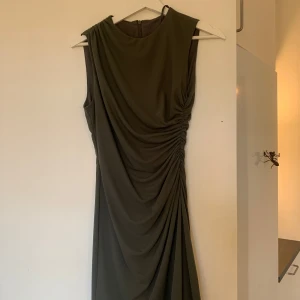 Klänning - Klänning ifrån zara Storlek S Oanvänd