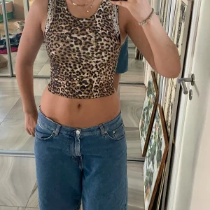 Leopard topp - Jätte gullig leopard top, aldrig använd av mig. Säljer eftersom den är för liten, skriv om du har några frågor💗