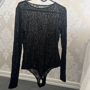 Body - Genomskinlig body i leopardmönster. Använd men i gott skick