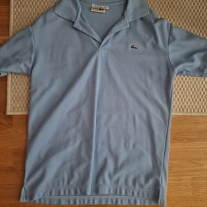 Ljusblå Polotröja - Ljusblå polotröja i storlek L