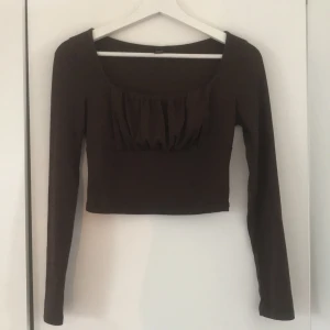 Oanvänd långärmad tröja. Storlek S - En tröja från Shein i nyskick i storlek S.