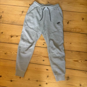 Nike tech byxor - Använda enstaka gånger