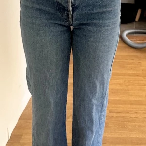 Raka jeans  - Inte sönder eller slitna 