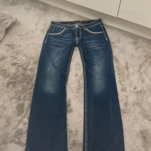 Camp david jeans - Super fina jeans, köpte dessa här på plick för cirka en månad sen men dom var för stora för mig💕 inga defekter!  Skickar inga bilder på då dom inte passar💕 midja:40(x2) innerben:81