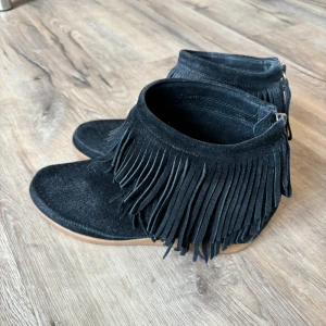 mocka frans skor - säljer dessa skit coola frans skor, dom är klack och i bra skick!💕