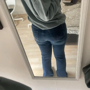 Ltb jeans - Fina bootcut jeans från ltb, helt nyskick då de aldrig använts endast testade! I stl 30x32, skulle säga de passar M-L! Jag är 165 och de är lite långa på mig. Frakt är ej inräknat i priset. 💓