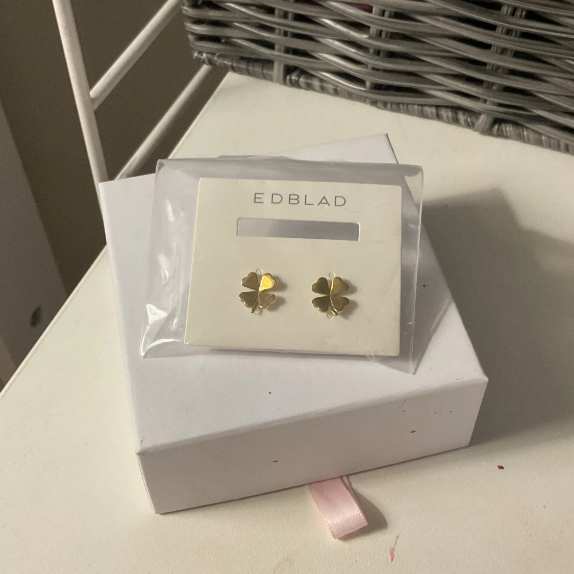 Lucky charm örhängen från Edblad  - 90