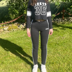 Adidas leggings  - Riktiga adidas leggings  Modell: 155  Inga skador! 