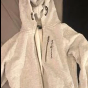 sail racing hoodie - Som ny använd 2 gånger då jag blev gravid och inte får plats i länge 