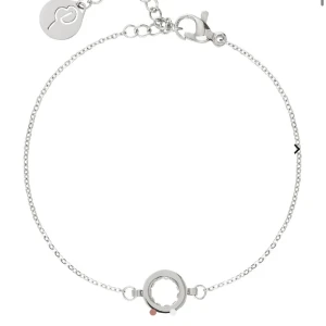 Edblad Armband - Jättefint edblad armband i silver! Stenar inuti själva ringen. I nyskick då jag fick ett i present men redan har eget. Kvitto kunde ej hittas så därför säljer jag det🤍 Kommer i en edblad kartong. 