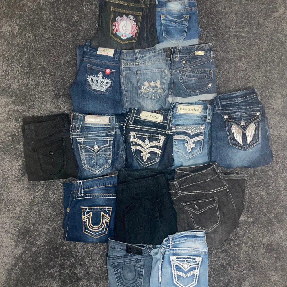 Säljer byxor från märken som true religion, miss me, rock revival och annat, KOLLA ANNONSERNA PÅ MIN PROFIL FÖR ATT SE MÅTT, PRIS OCH LIKNANDE!! 💕💕. Jeans & Byxor.