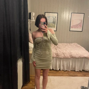 Grön klänning - Kort superfin klänning i nyskick!💕