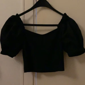 Super söt topp  - Detta är en super söt topp med jätte bra kvalite. Inte fått någon användning av denna! ❣️