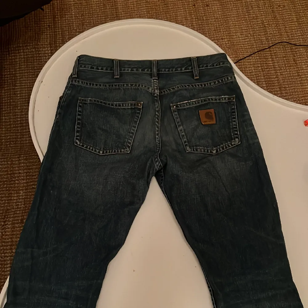 Ett par vintage Carhartt Jeans i slim/ straight passform. Storlek 32/32. Pris kan diskuteras . Jeans & Byxor.