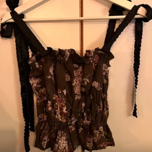 Linne - Jättesött linne från H&M i storlek XS. Använd en gång endast!