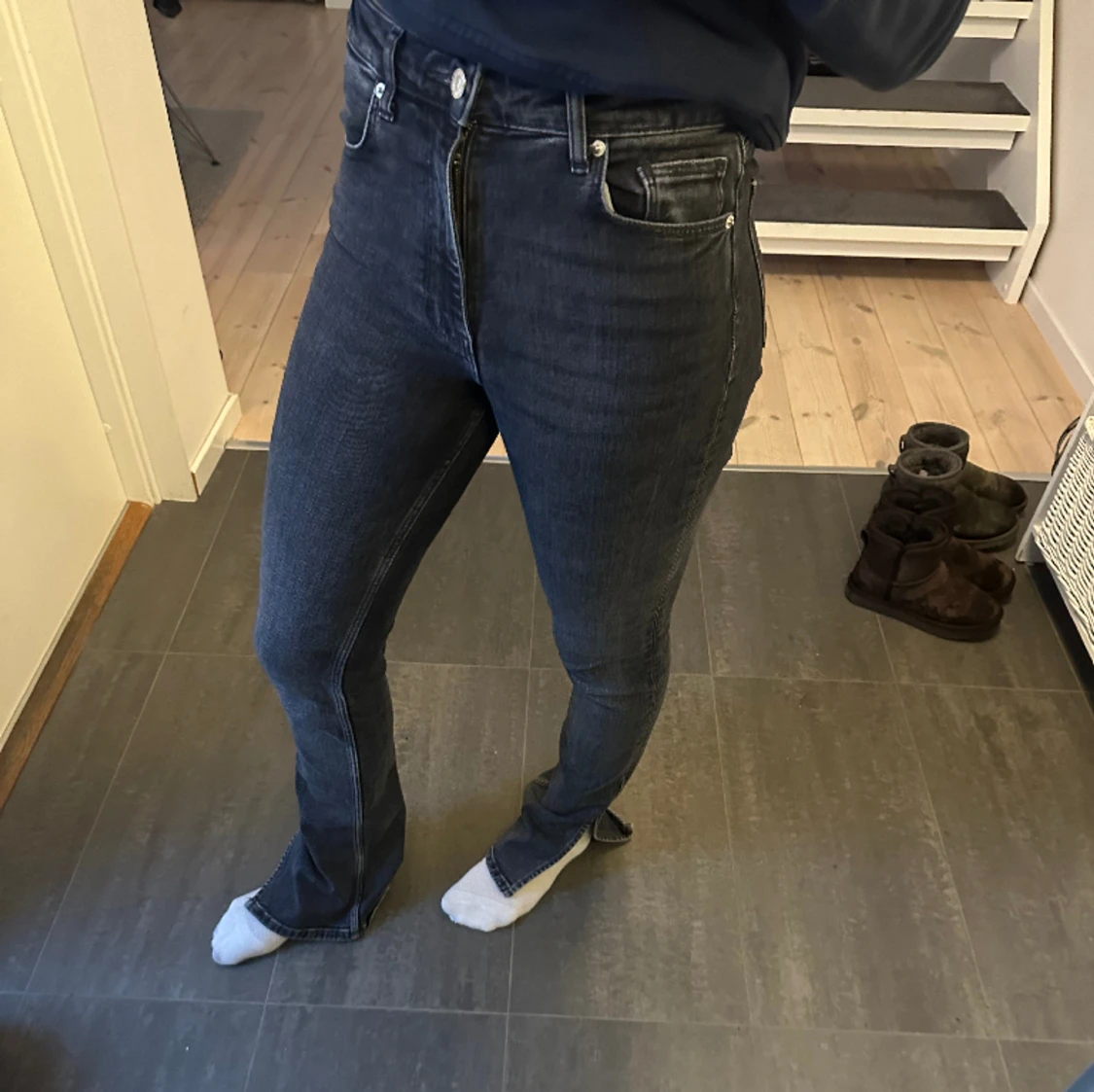 Grå jeans med slits - 90