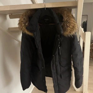 Hollies dunjacka 52 - Hollies dunjacka storlek 52  Äkta päls   Nypris 6499