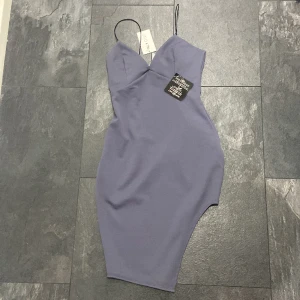 Klänning  - Aldrig använd