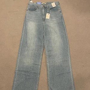Levis jeans  - 54.  Hej! Säljer nu dessa helt nya Levis jeans. Nypris 1299