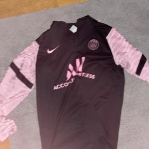Psg tracksuit - Tracksuit från Nike använd ganska mycket 