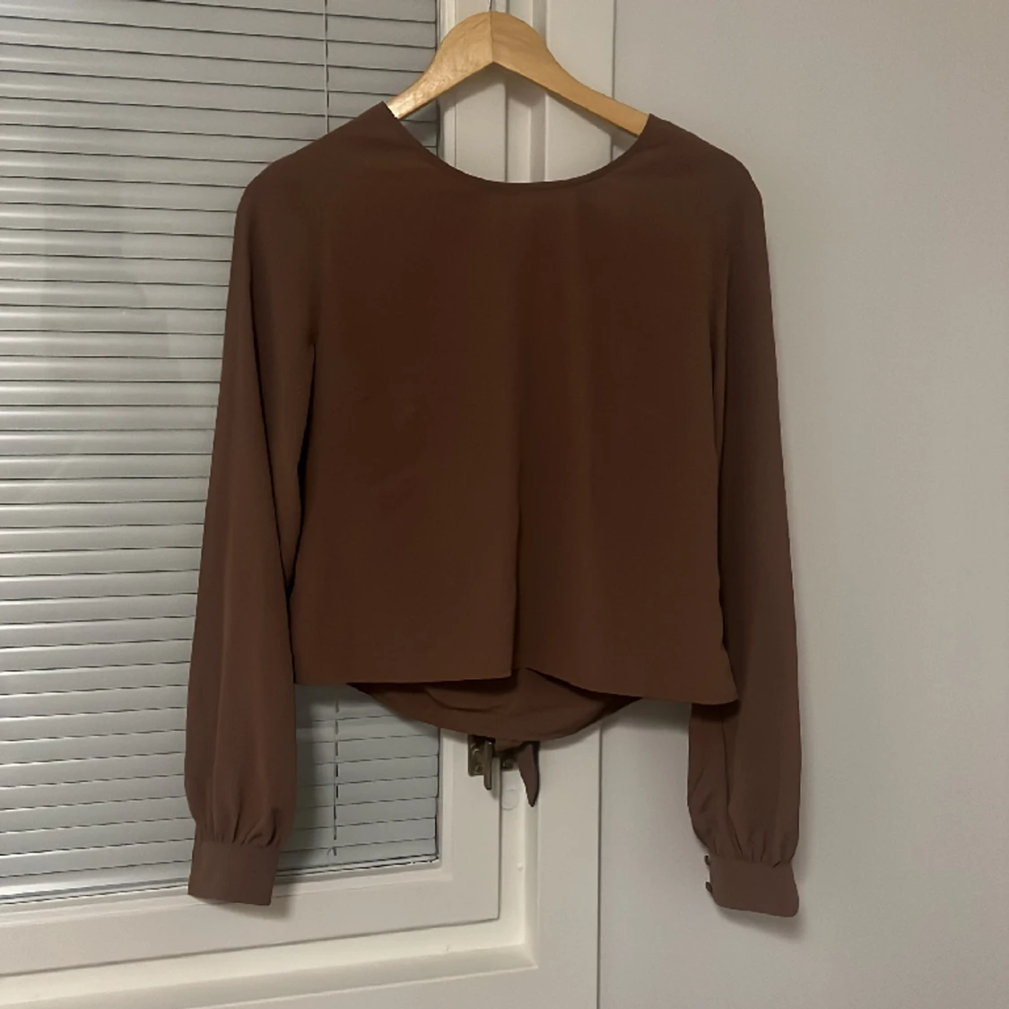 Blouse med öppen rygg - 90