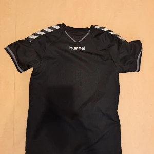 Träningströja - Svart Träningströja från hummel