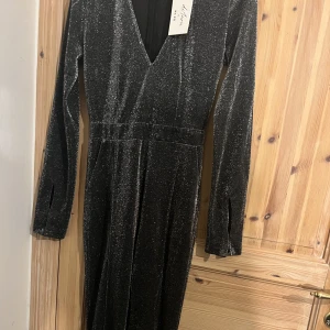 Jumpsuit - Jumpsuit ifrån Dilaras kollektion med NAKD. 