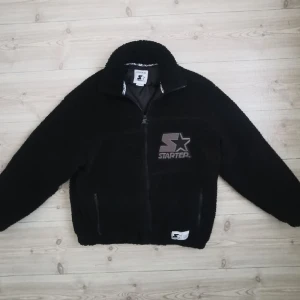 Jacka - Asnygg vinterjacka som är jättevarm, storlek S men väldigt oversized så skulle säga M/L✨ säljer för den är för stor