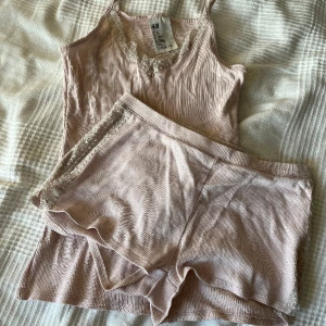 Pyjamas  - Söt pyjamas från HM i fint, använt skick. 