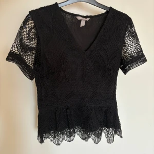 Spetstopp  - Superfin spetstopp från h&m som är sparsamt använd💕