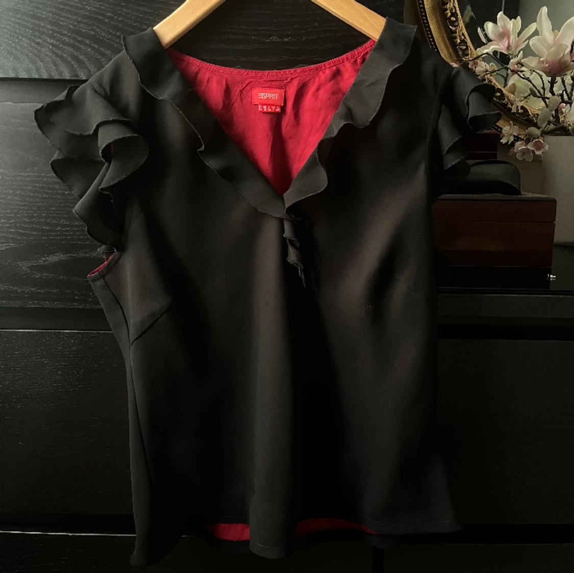 Blus med volanger  - 91