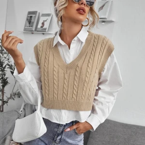 Kabelstickad väst  - Beige Kabelstickad väst Storlek S Nyskick 